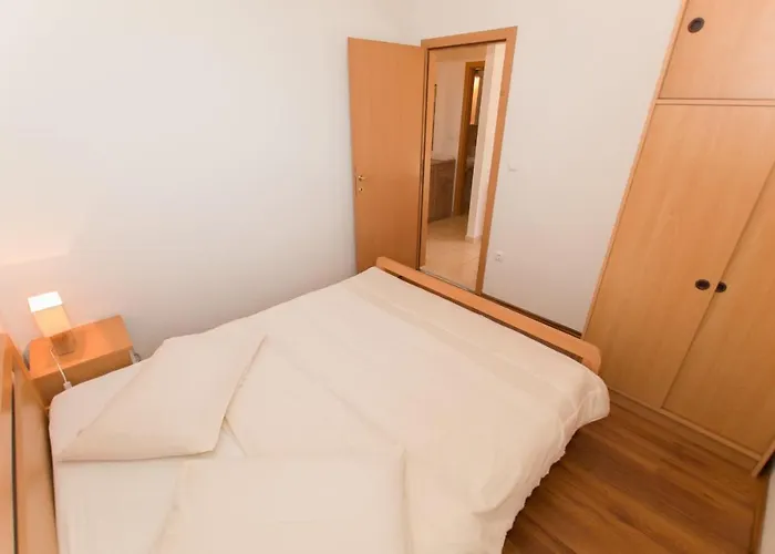 Tonka * マカルスカ