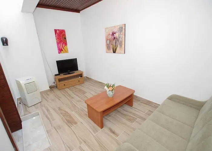 Tonka * マカルスカ