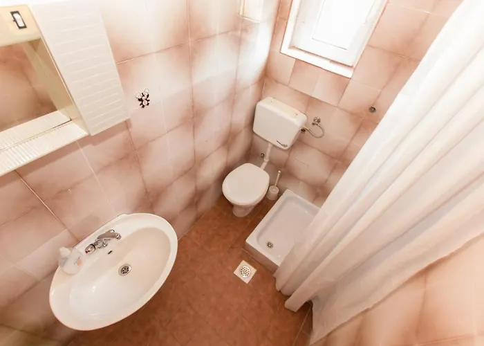 Tonka マカルスカ